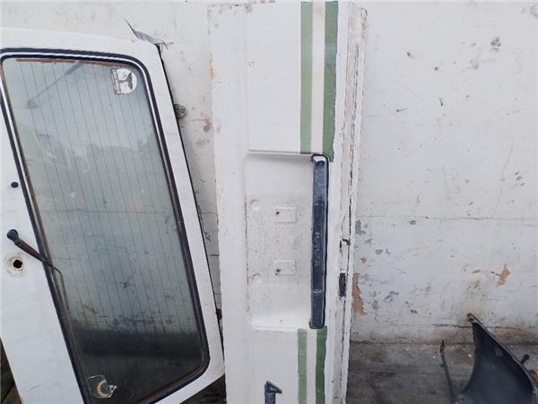 moldura porton trasero toyota land cruiser 19