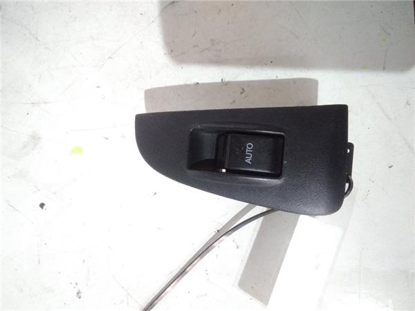 botonera puerta trasera derecha toyota avensi