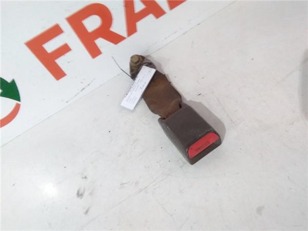 anclaje cinturon trasero central toyota hilux