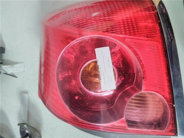 piloto trasero derecho toyota avensis 2003 sd