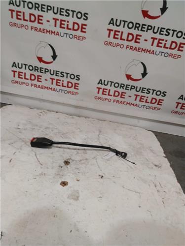 anclaje cinturon delantero derecho toyota lan