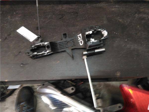 soporte manilla exterior puerta delantera der