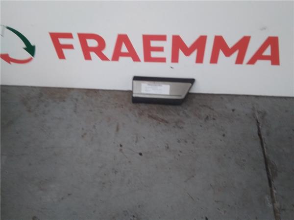 moldura aleta delantera derecha toyota land c