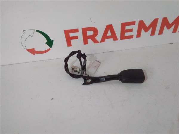 anclaje cinturon delantero izquierdo toyota p