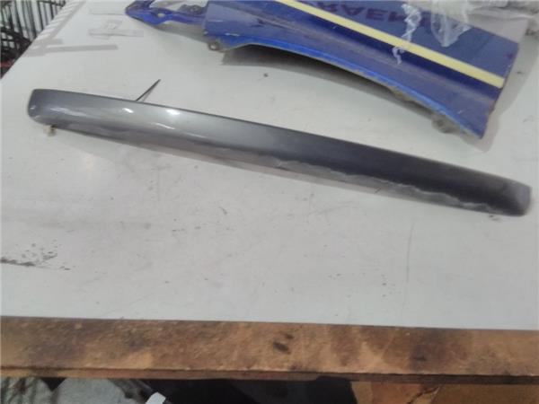 moldura porton trasero toyota avensis 2003 sd