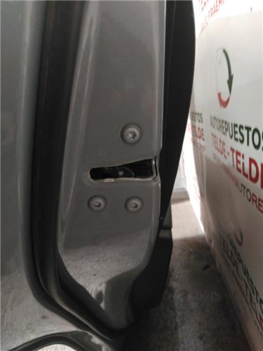 puerta trasera izquierda toyota yaris p13 201