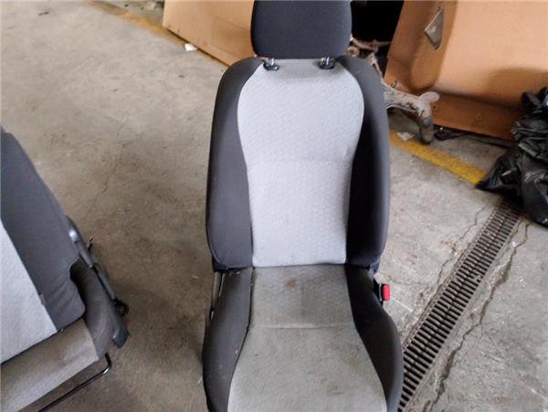 asiento delantero derecho toyota yaris p13 20