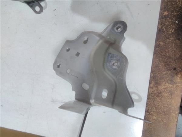 soporte aleta delantera izquierda toyota priu