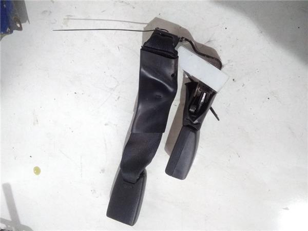 anclaje cinturon trasero central toyota avens