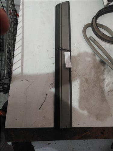 moldura puerta trasera derecha toyota land cr