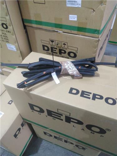 goma contorno puerta trasera izquierda toyota