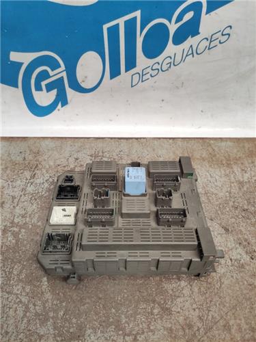 caja fusiblesrele peugeot 607 s1 122000 12200