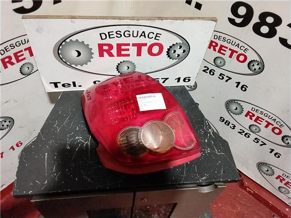 piloto trasero izquierdo toyota auris e15 102