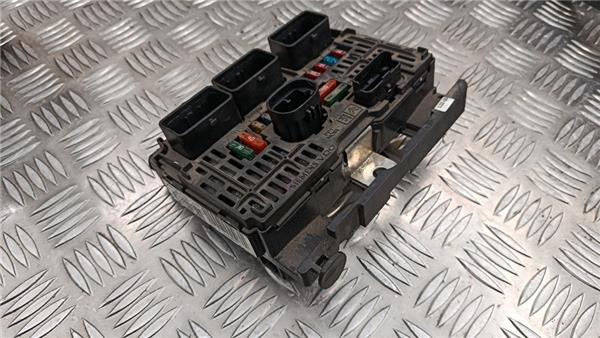 caja fusiblesrele peugeot 407 2004 20 hdi 13