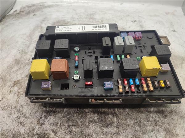 caja fusiblesrele opel astra h gtc 2004  19 c