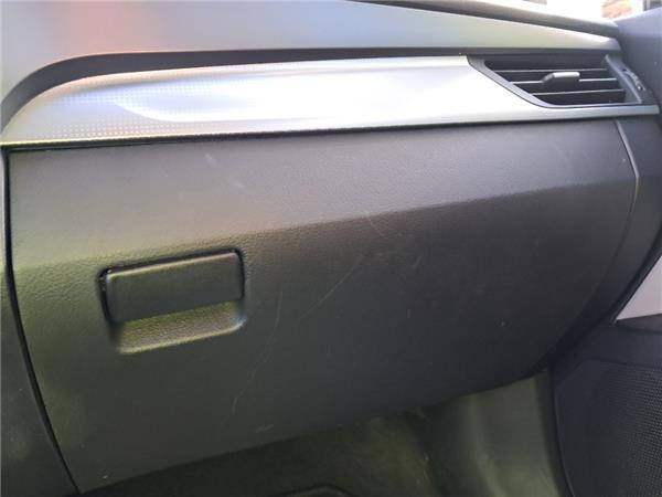 guantera salpicadero toyota avensis t27 2008