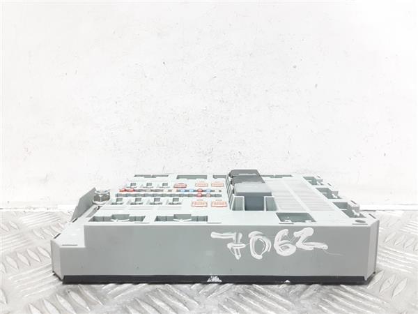 caja fusiblesrele jaguar xf 2008  27 v6 diese