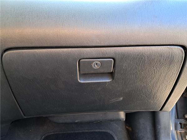 guantera salpicadero toyota corolla e12 2002