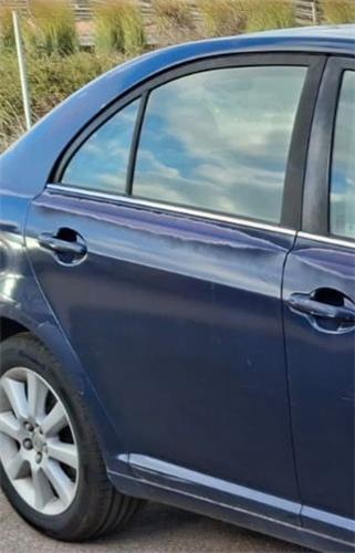 puerta trasera derecha toyota avensis berlina