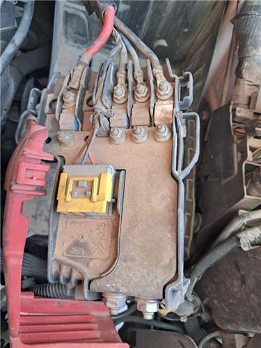 caja fusiblesrele peugeot partner tepee 05200