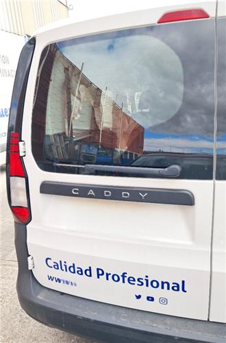 puerta trasera izquierda carga acristalada vo