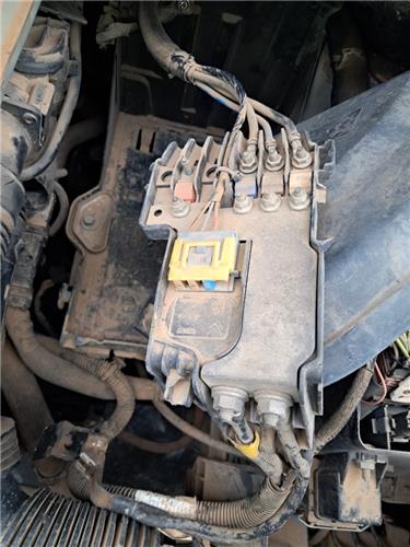 caja fusiblesrele peugeot partner furgon 0520