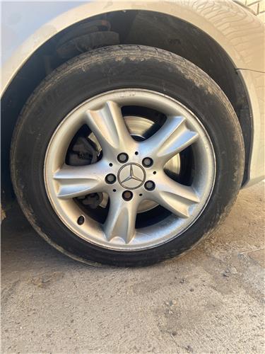 llanta rueda delantera derecha mercedes benz
