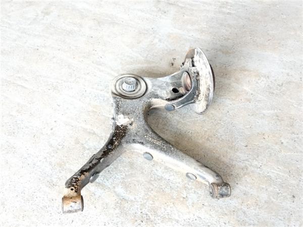 brazo inferior trasero izquierdo mercedes ben