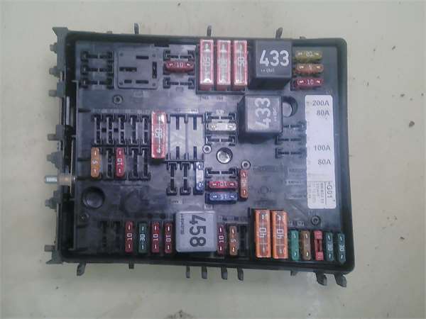 caja fusiblesrele volkswagen golf v 1k1 10200