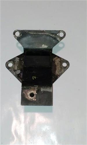 soporte trasero caja cambios land rover discovery 2.5 td 89 98