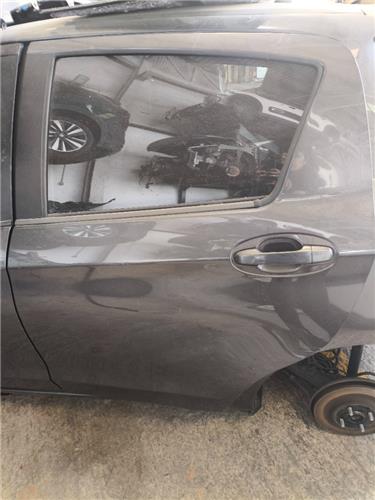 puerta trasera izquierda toyota yaris xp13 20