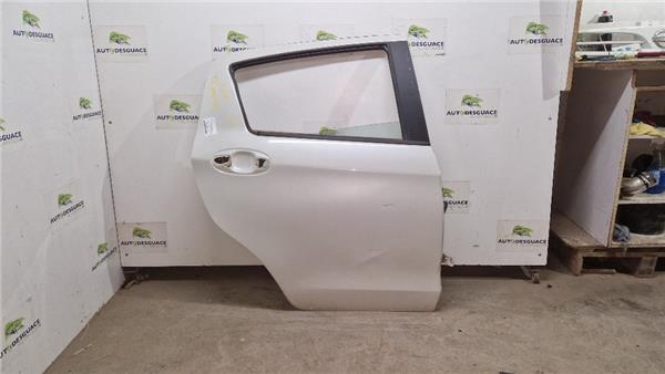 puerta trasera derecha toyota yaris xp13 2017