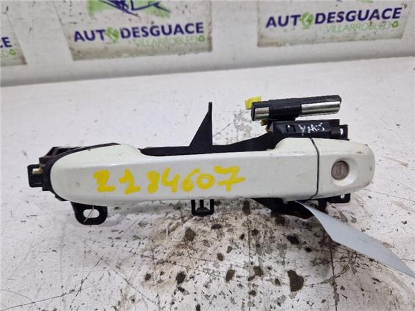 maneta exterior delantera izquierda toyota ya