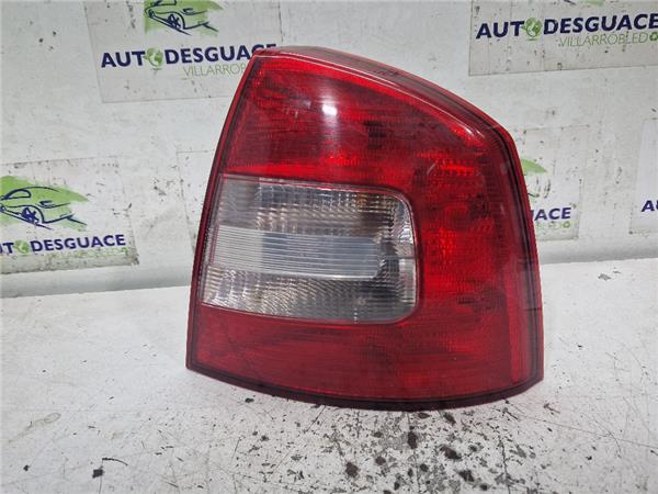 piloto trasero derecho skoda octavia berlina