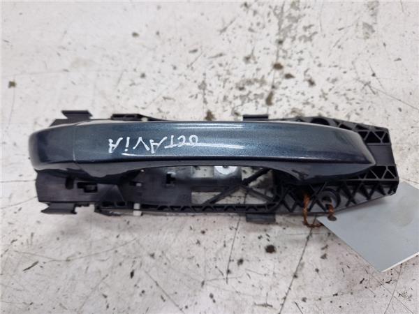 maneta exterior delantera derecha skoda octav