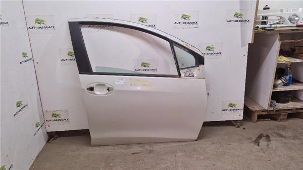 puerta delantera derecha toyota yaris xp13 20
