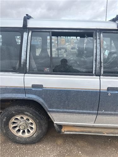 puerta trasera derecha mitsubishi montero l04