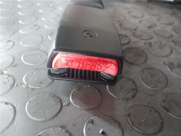 anclaje cinturon trasero derecho ford focus berlina (cap)(08.2004 >) 1.6 ambiente (d) [1,6 ltr.   66 kw tdci cat]