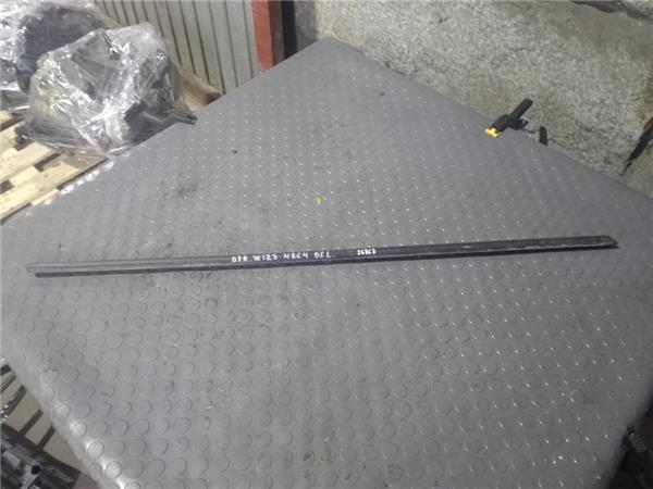 moldura puerta delantera derecha mercedes ben