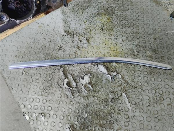 moldura puerta delantera derecha mercedes ben