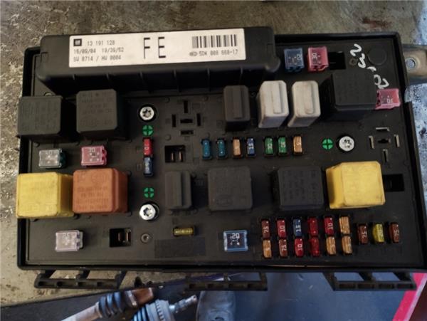 caja fusiblesrele opel astra h berlina 2004