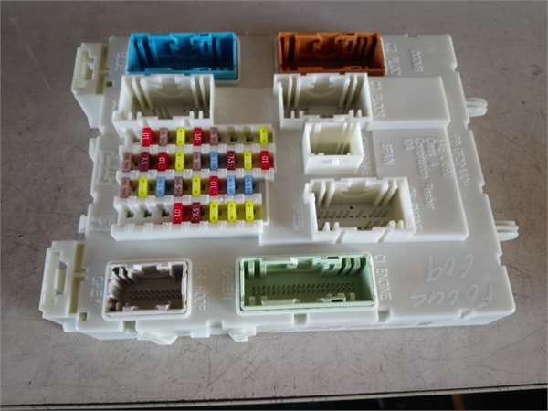 caja fusiblesrele ford focus berlina cb8 2010