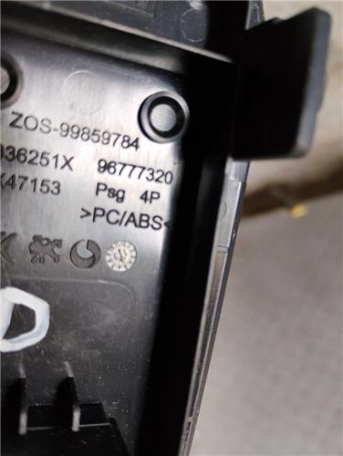 botonera puerta delantera derecha peugeot 308