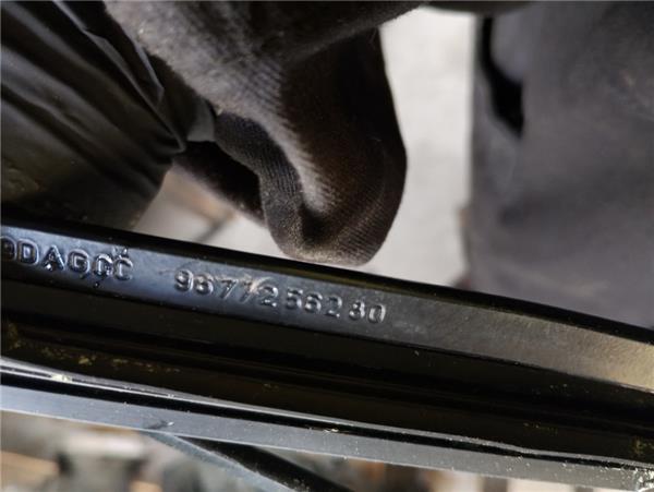brazo limpiaparabrisas delantero peugeot 308