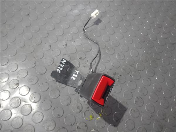 anclaje cinturon trasero izquierdo peugeot 30