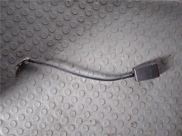 anclaje cinturon delantero derecho mercedes b