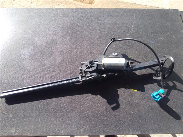 tirador ajustador cinturon delantero izquierd