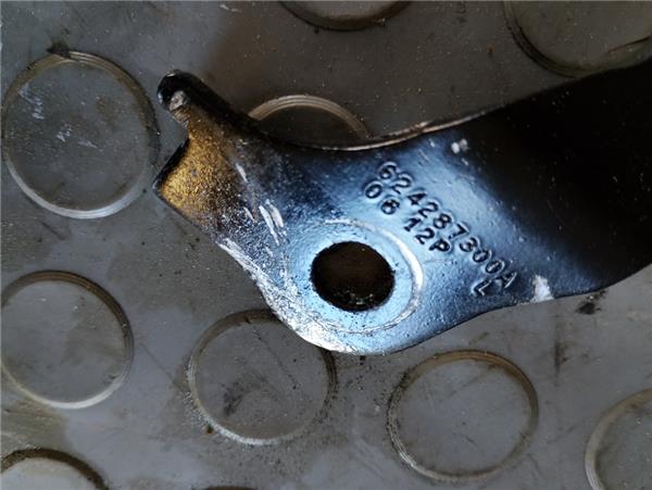 anclaje cinturon delantero derecho peugeot 30