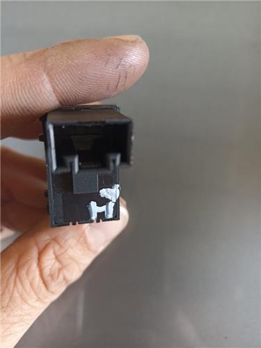 Botonera Puerta Trasera Izquierda