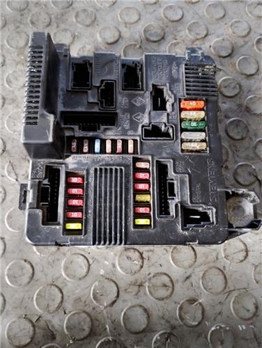 caja fusiblesrele renault megane ii berlina 5